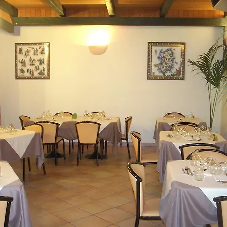 Geranio Rosso 3* סטינטינו